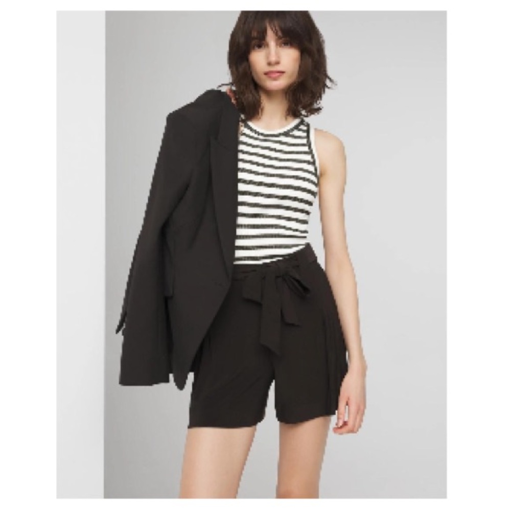 NWT White House Black Market Pleated
Matte Jersey Shorts Black Size XS w Belt